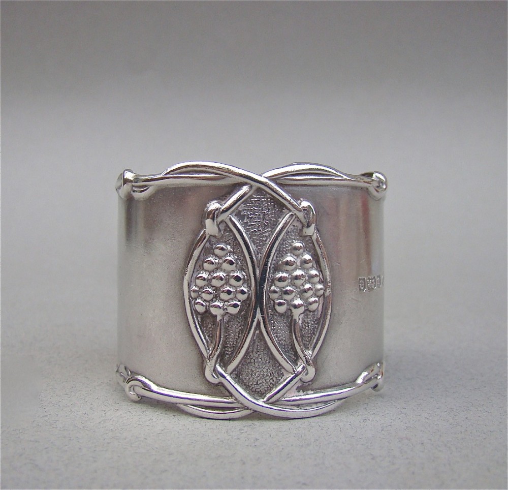 arts craft silver napkin ring by william devenport birmingham 1905