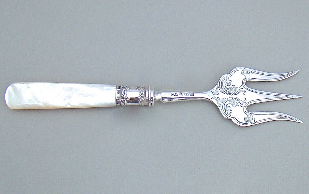 edwardian silver mother of pearl bread fork by the levesley brothers sheffield 1910