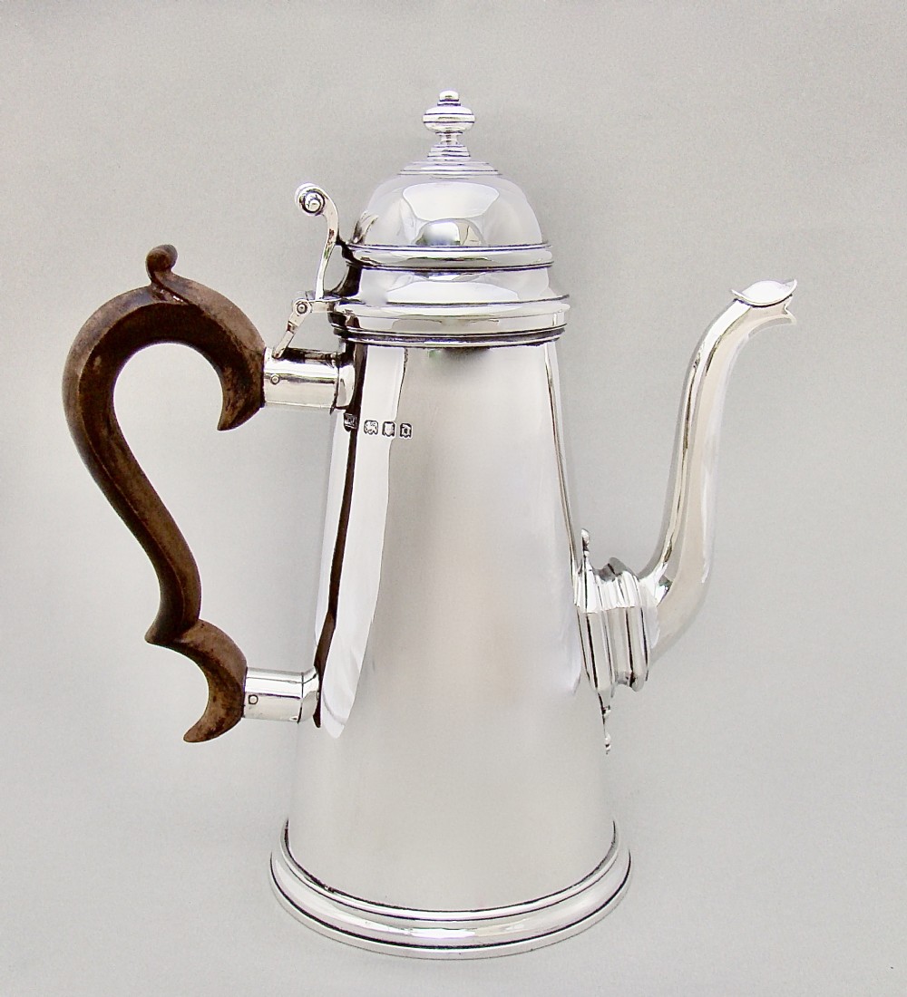 exceptional queen anne style solid silver coffee pot by mappin webb london 1919