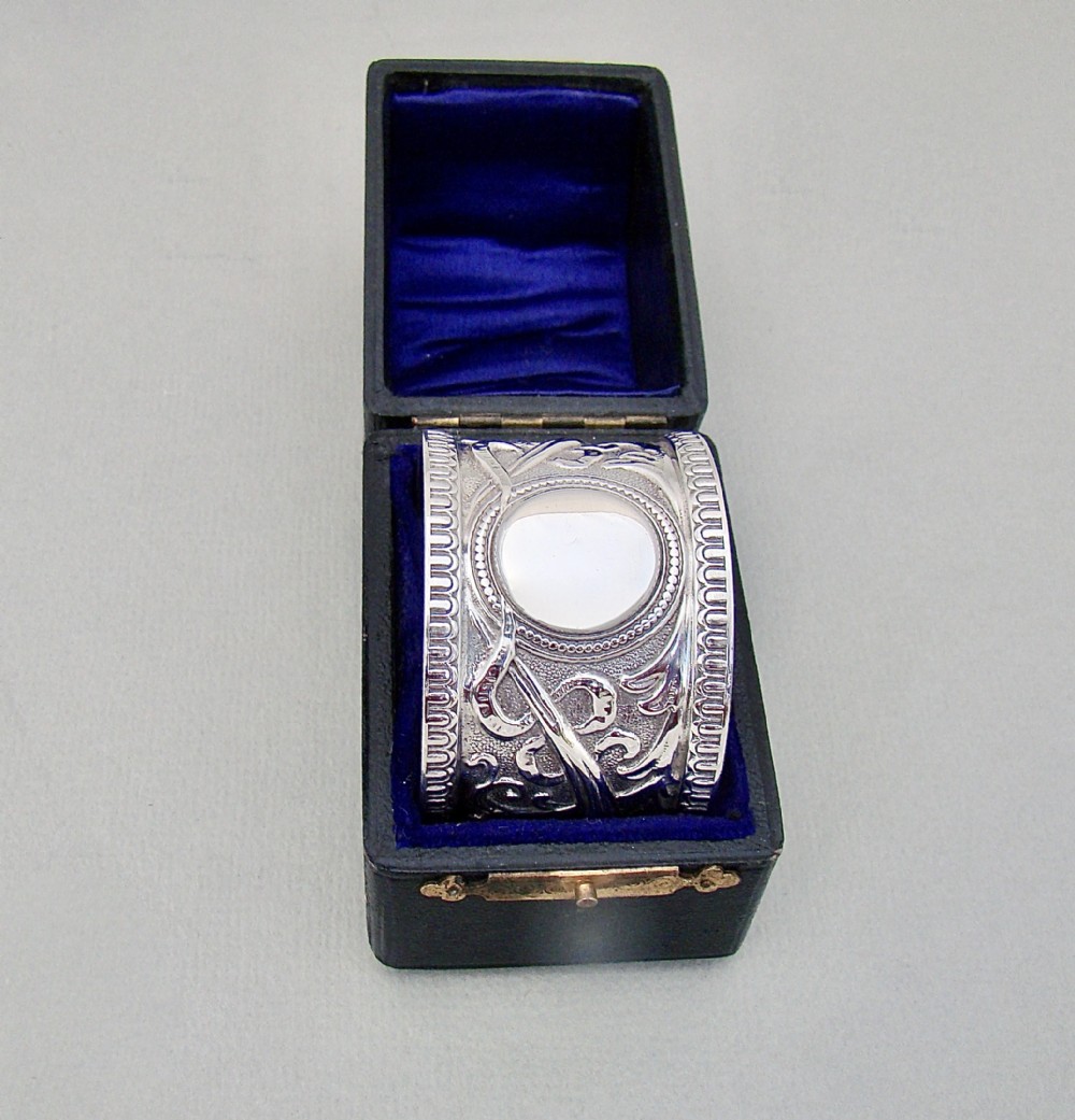 stunning cased victorian silver napkin ring by josiah williams co london 1900