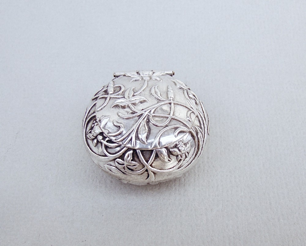 exquisite art nouveau silver pill box by levi salaman birmingham 1902