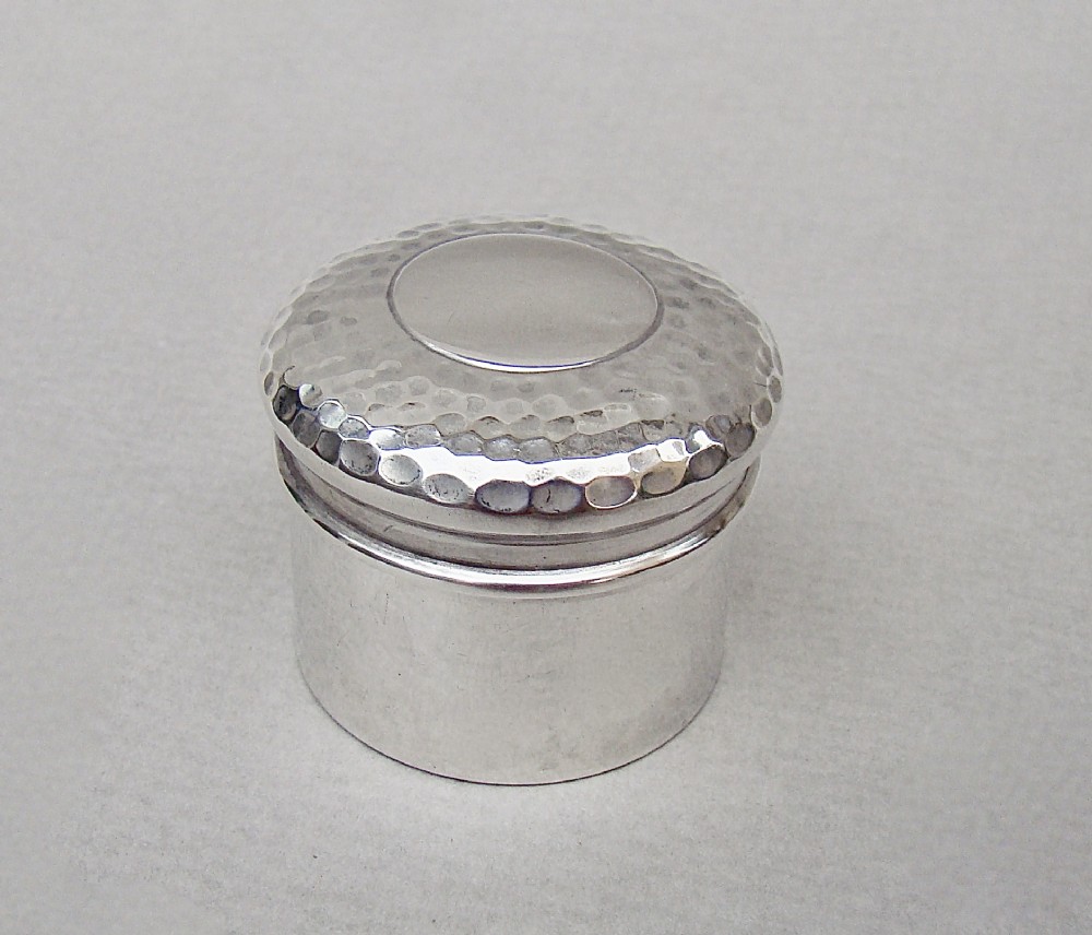arts craft spothammered silver trinket box by nathan hayes chester 1910