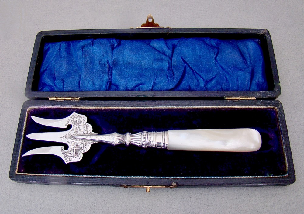 cased edwardian silver mother of pearl bread fork by william devenport birmingham 1903
