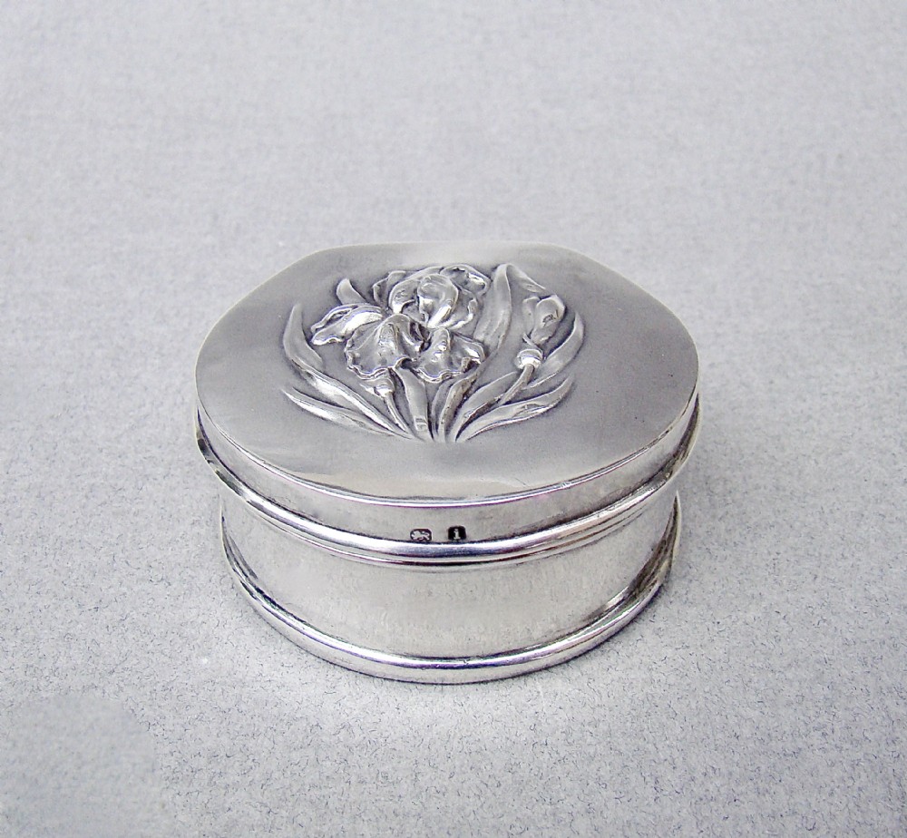 art nouveau silver pill box by henry matthews birmingham 1909